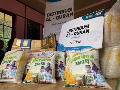 Distribusi mushaf Al-Qur’an untuk para santri, ratusan Mushaf Quran di sebar ke pesantren pelosok Bandung